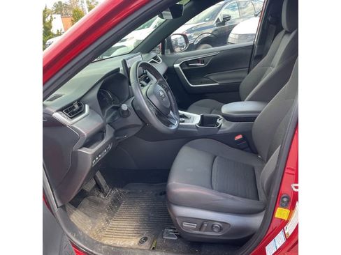 Used 2022 Toyota RAV4 SE w/ Weather & Moonroof Package image 5