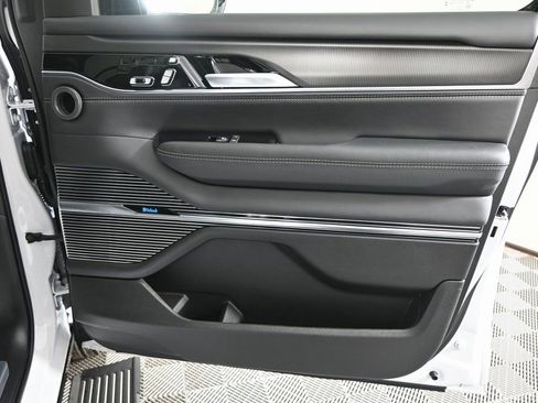 New 2026 Jeep Grand Wagoneer Summit w/ Premium Group III image 12