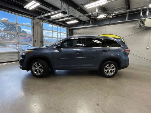 Used 2015 Toyota Highlander XLE image 2