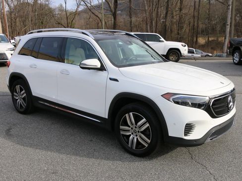 Used 2023 Mercedes-Benz EQB 300 4MATIC image 10