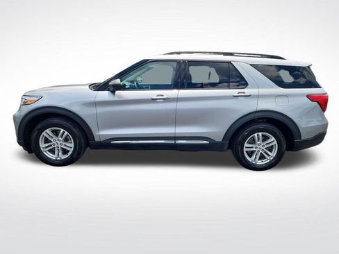 Used 2022 Ford Explorer XLT RWD image 2