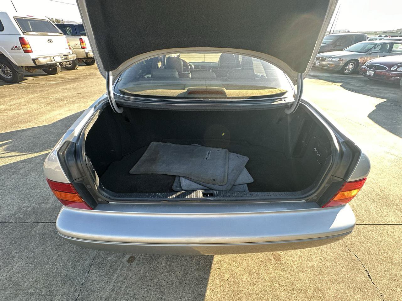 Used 1999 Lexus LS 400 w/ Premium Pkg RWD image 80