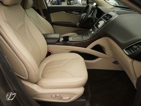 Used 2016 Lincoln MKX Reserve w/ Technology Package FWD image 19