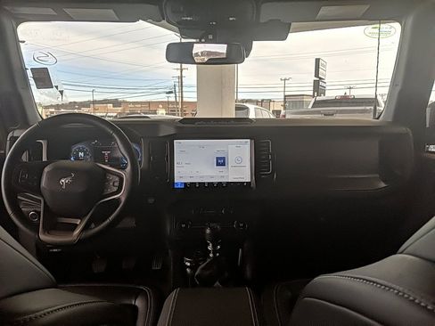 Used 2025 Ford Bronco Badlands image 12