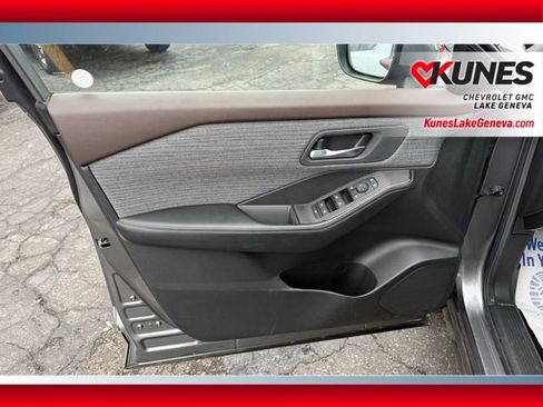 Used 2023 Nissan Rogue SV image 12