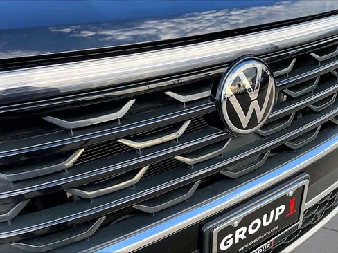 Used 2024 Volkswagen Atlas Cross Sport SE FWD image 30