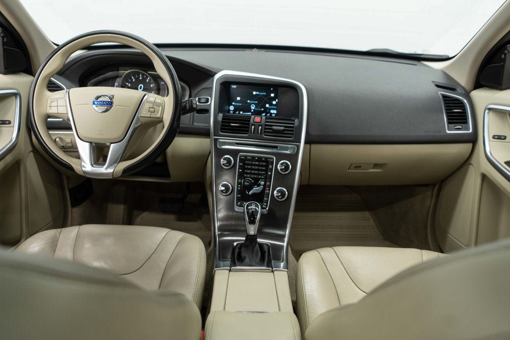Used 2016 Volvo XC60 T5 Premier w/ Proximity Package FWD image 9