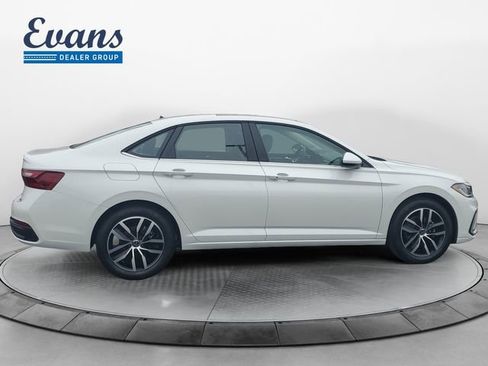 New 2026 Volkswagen Jetta SE image 8