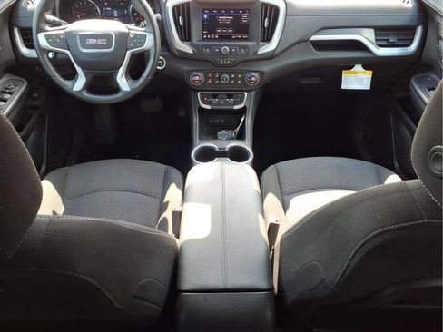Used 2024 GMC Terrain SLE w/ Driver Convenience Package FWD image 9