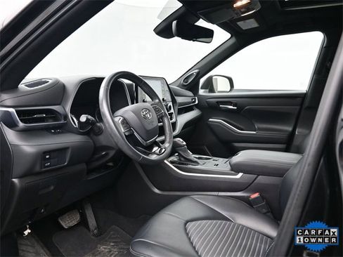 Used 2021 Toyota Highlander XSE image 12
