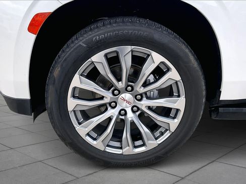 Used 2021 GMC Yukon Denali w/ Denali Premium Package image 10
