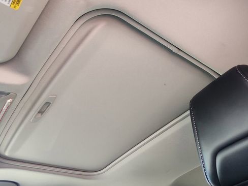 Used 2022 Toyota RAV4 XLE Premium image 20