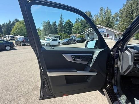 Used 2011 Mercedes-Benz GLK 350 4MATIC image 9