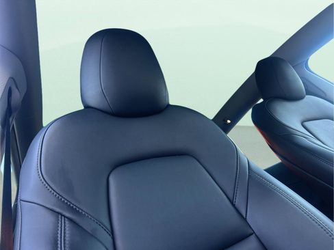 Used 2023 Tesla Model Y Performance image 17