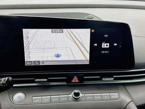 Used 2025 Hyundai Elantra SEL FWD image 9