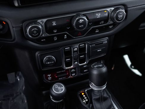 Used 2025 Jeep Wrangler Unlimited Rubicon AWD/4WD image 23