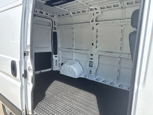 Used 2025 RAM ProMaster 2500 w/ Convenience Group FWD image 19