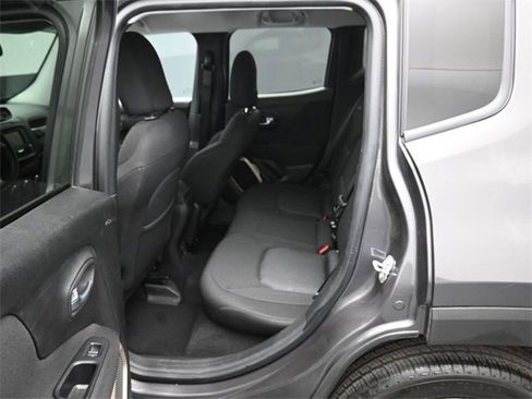 Used 2017 Jeep Renegade Latitude w/ Popular Equipment Group image 28