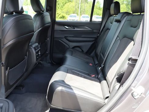 Used 2023 Jeep Grand Cherokee Altitude AWD/4WD image 36
