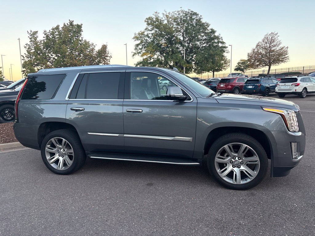 Used 2019 Cadillac Escalade Luxury AWD/4WD image 6