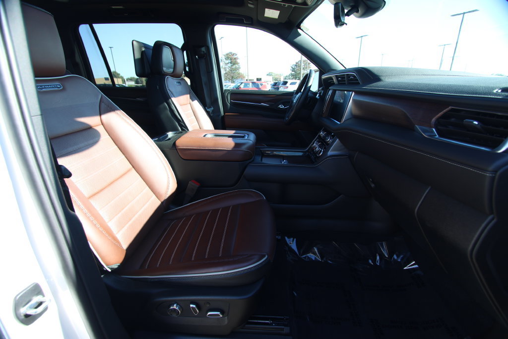 Used 2024 GMC Yukon XL Denali Ultimate AWD/4WD image 8