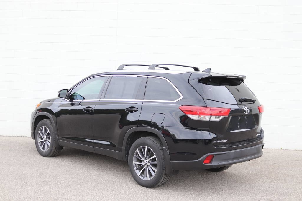 Used 2019 Toyota Highlander XLE AWD/4WD image 37