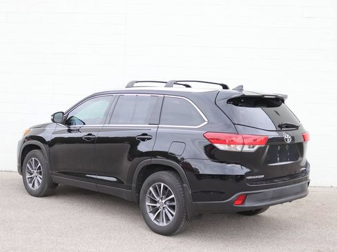 Used 2019 Toyota Highlander XLE AWD/4WD image 37