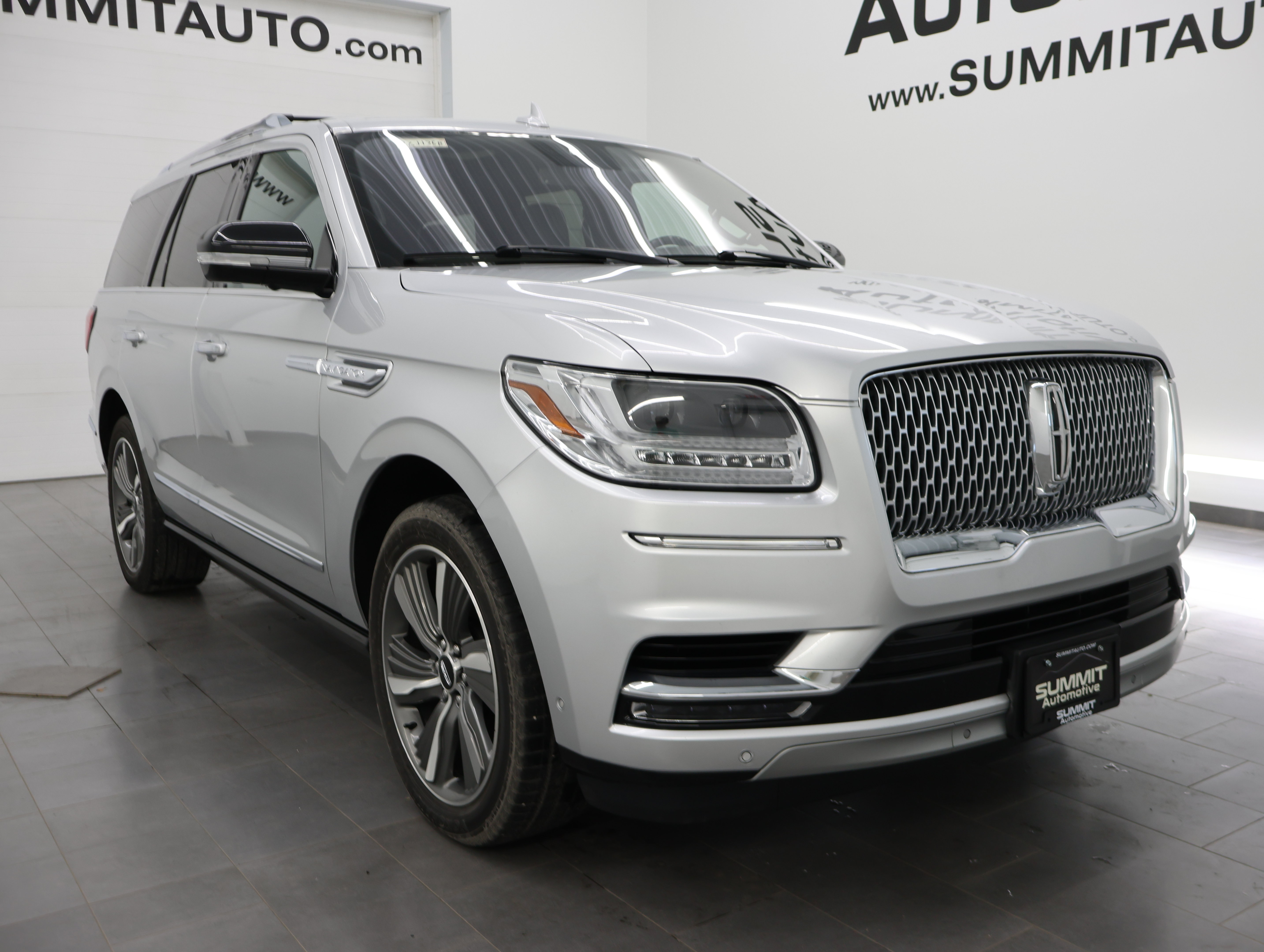 Used 2019 Lincoln Navigator Reserve w/ Cargo Package AWD/4WD image 2