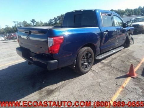 Used 2017 Nissan Titan SV image 2
