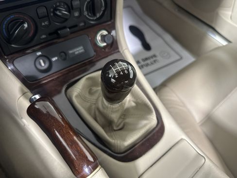 Used 2000 MAZDA MX-5 Miata image 16