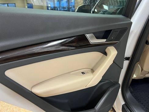 Used 2019 Audi Q5 2.0T Premium w/ Convenience Package image 31