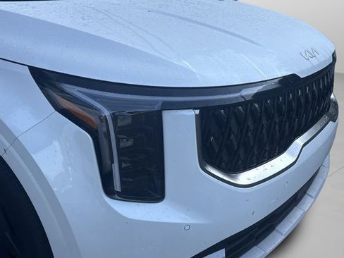 Used 2025 Kia Carnival FWD image 6