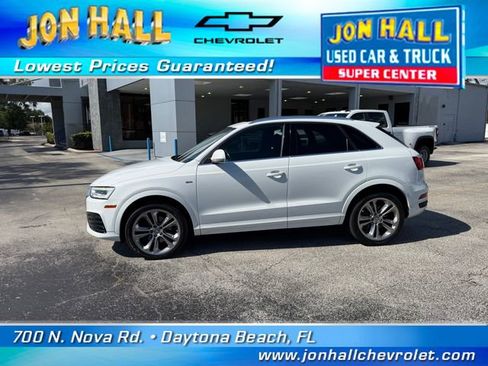 Used 2017 Audi Q3 2.0T Prestige w/ Prestige Package FWD image 4