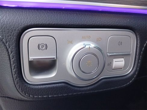 Used 2024 Mercedes-Benz GLE 450 4MATIC image 35