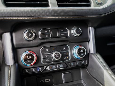Used 2023 GMC Yukon SLT w/ SLT Premium Package AWD/4WD image 13