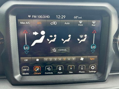 Used 2021 Jeep Wrangler Unlimited Sahara AWD/4WD image 27