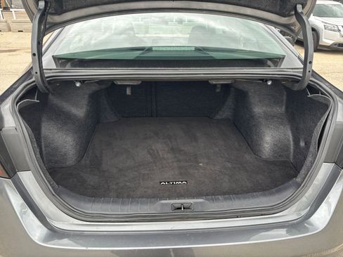Used 2025 Nissan Altima 2.5 SV FWD image 31