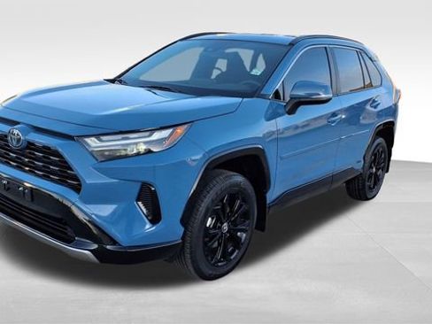 Used 2024 Toyota RAV4 SE AWD/4WD image 3