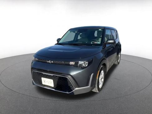 Used 2025 Kia Soul LX w/ LX Technology Package image 4