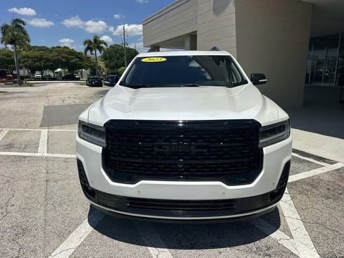 Used 2023 GMC Acadia Denali w/ Denali Ultimate Package FWD image 3