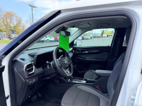 Used 2024 Chevrolet TrailBlazer LT w/ LT Cold Weather Package AWD/4WD image 8