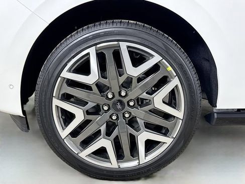 New 2025 Ford Expedition Platinum w/ Platinum Ultimate Package AWD/4WD image 35