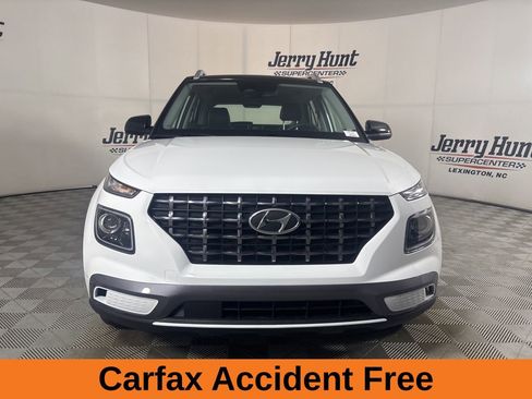 Used 2025 Hyundai Venue Limited image 3