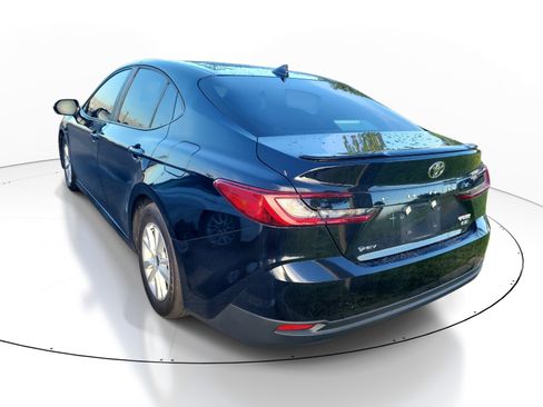 Used 2025 Toyota Camry LE w/ Convenience Package FWD image 5