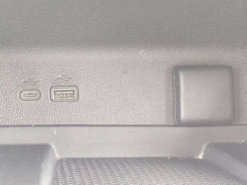 Used 2025 Chevrolet Traverse LT FWD image 27