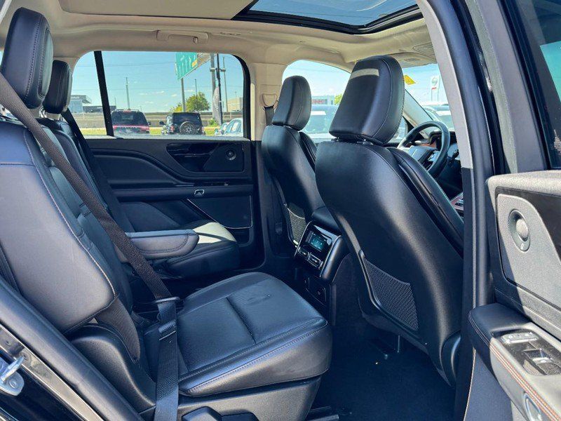 Used 2024 Lincoln Aviator Reserve AWD/4WD image 13