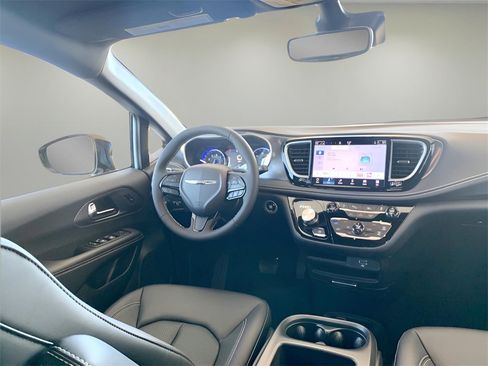 New 2026 Chrysler Pacifica Select w/ S Appearance Package image 25