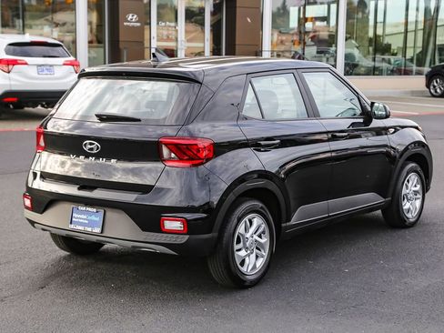 Used 2022 Hyundai Venue SE image 9