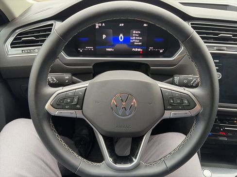 Used 2024 Volkswagen Tiguan SE image 16