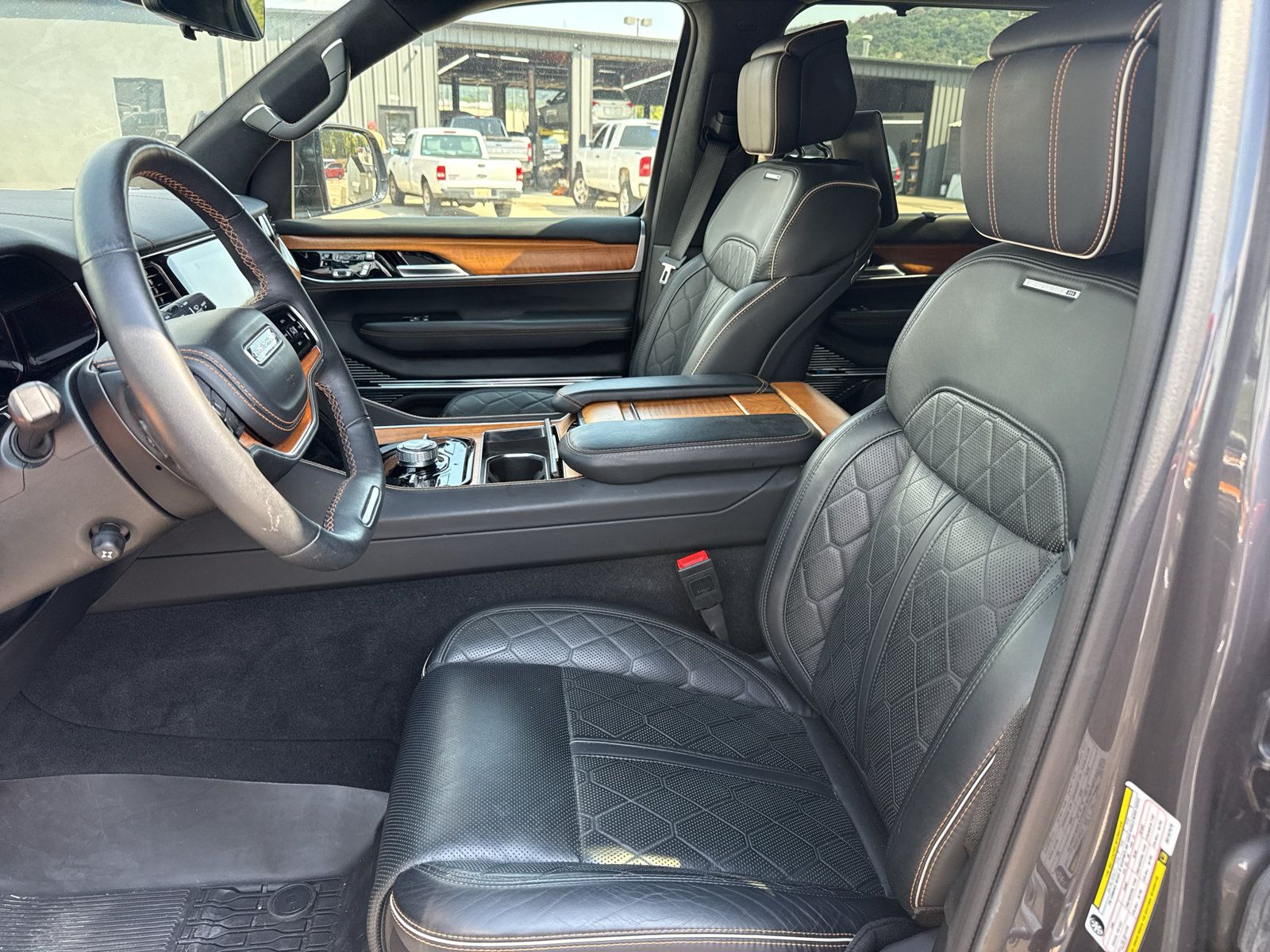 Used 2024 Jeep Grand Wagoneer L Series III w/ Rear Seat Video Group 1 AWD/4WD image 15